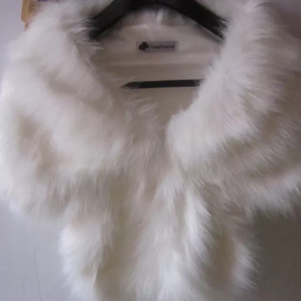 🥂LUXURIOUS FAUX FUR WHITE FOX OR MINK STOLE-WRAP-BOLERO - Picture 2 of 4